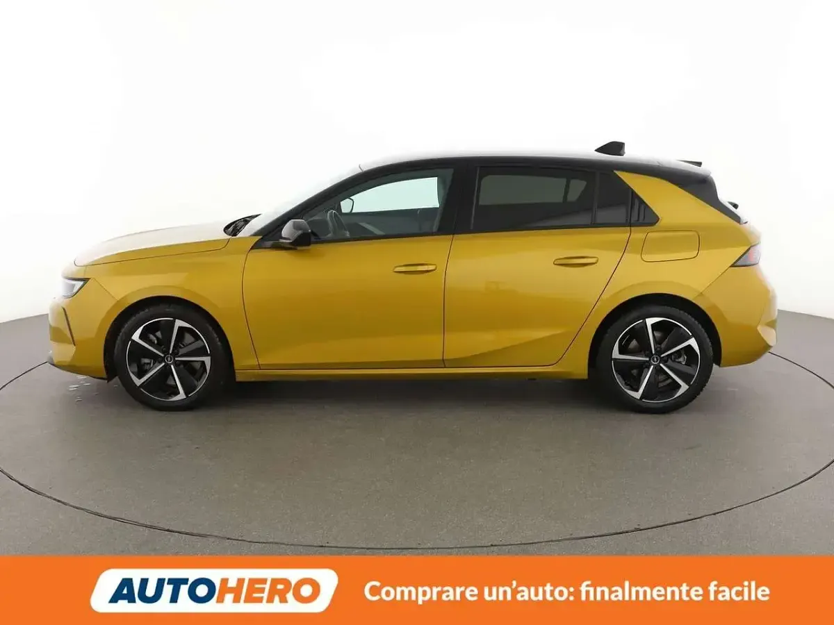 Usata Opel Astra Elegance 181 CV (133 kW) 2024 Oro Utilitaria