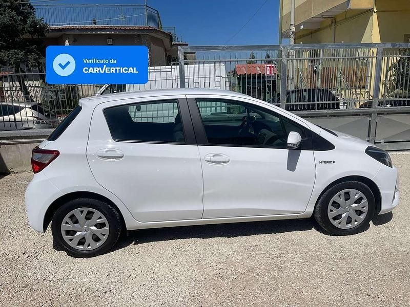 Usata Toyota Yaris Hybrid Business Edition 73 CV (53 kW) 2018 Bianco Berlina