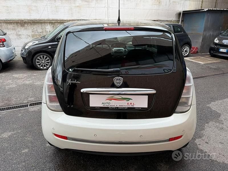 Usata Lancia Ypsilon 60 CV (44 kW) 2010 Beige Utilitaria