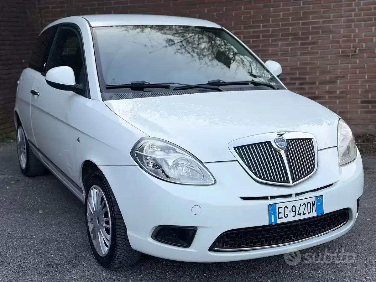 Usata Lancia Ypsilon 75 CV (55 kW) 2011 Bianco Utilitaria