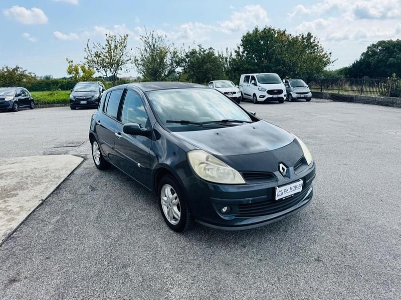 Nero Usata 2008 Renault Clio II Berlina | 1800 € (Ottimo prezzo) - Immagine 1/4
