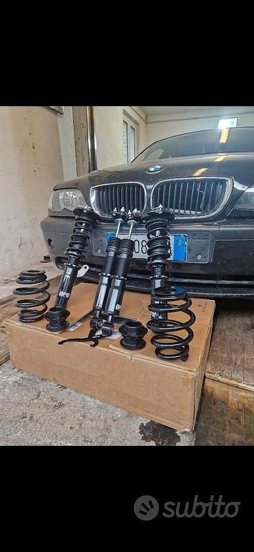 Nero Usata 2003 BMW 320 Tre volumi | 2500 € (Buon prezzo) - Immagine 1/4