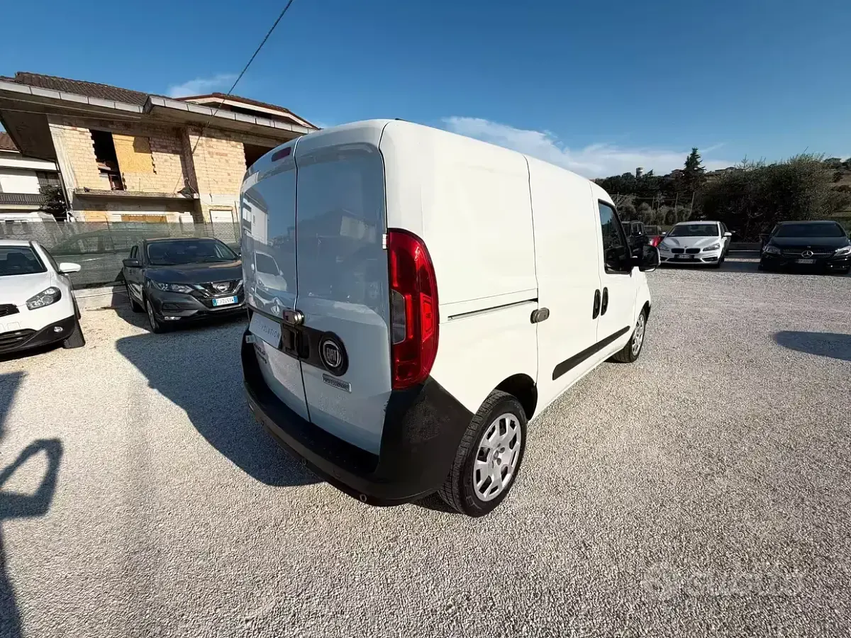 Usata Fiat Doblò 105 CV (77 kW) 2016 Bianco Monovolume