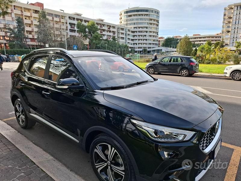 Nero Usata 2023 MG ZS Tre volumi | 13.700 € - Immagine 1/4