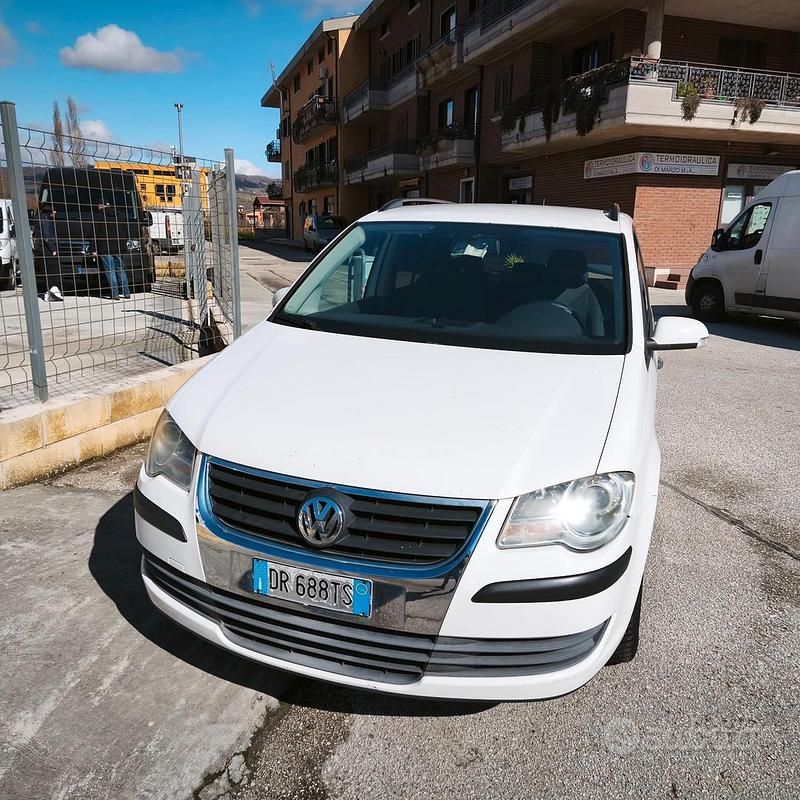 Usata VW Touran Conceptline 108 CV (79 kW) 2008 Bianco Monovolume