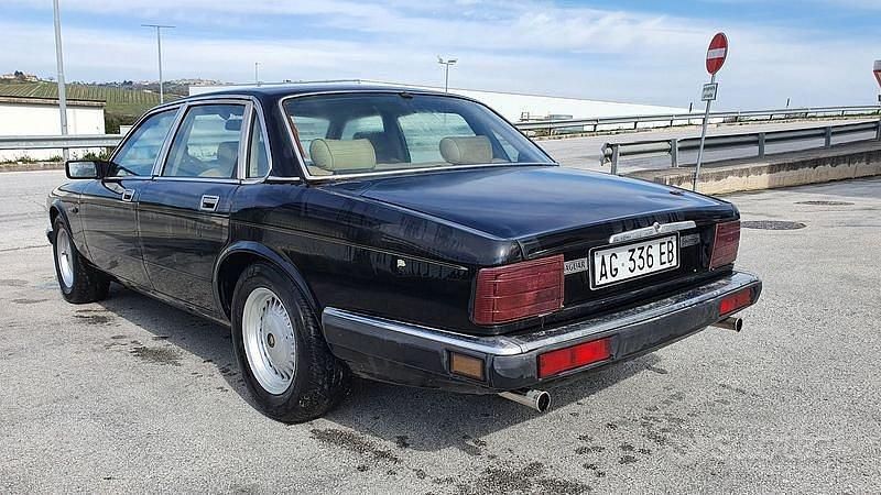 Usata Jaguar XJ Sovereign 213 CV (156 kW) 1988 Nero Berlina