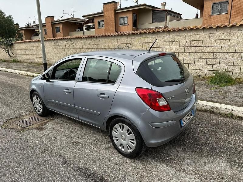 Usata Opel Corsa 75 CV (55 kW) 2010 Grigio Berlina