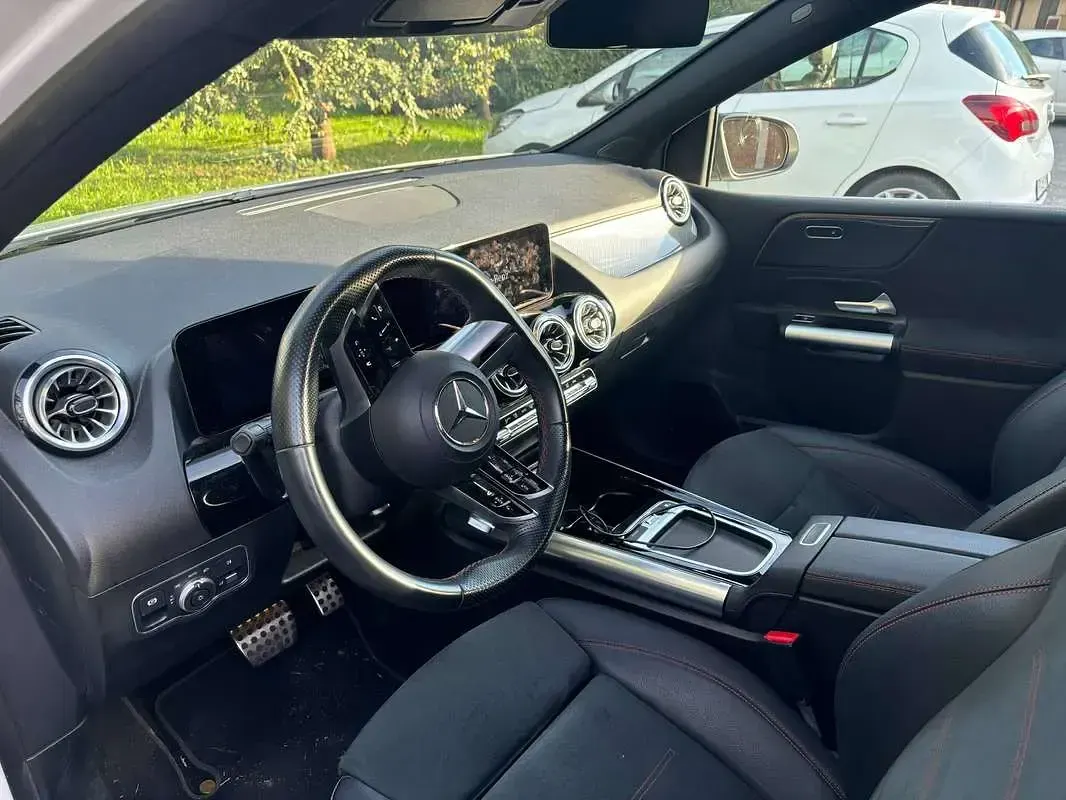 Usata Mercedes B180 AMG Line Premium 116 CV (85 kW) 2023 Bianco Utilitaria