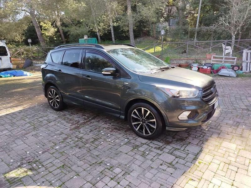 Usata Ford Kuga ST-Line 150 CV (110 kW) 2017 Verde SUV