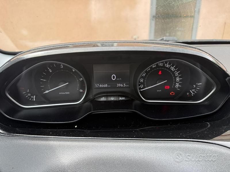 Usata Peugeot 208 68 CV (50 kW) 2012 Marrone Utilitaria