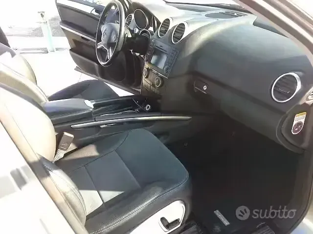 Usata Mercedes ML350 224 CV (164 kW) 2009 Grigio SUV