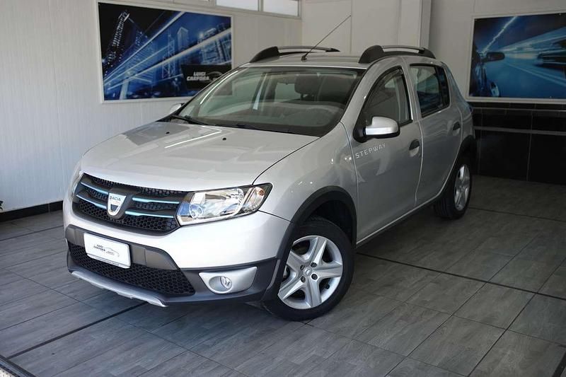 Grigio Usata 2019 Dacia Sandero Stepway Due volumi | 9990 € (Buon prezzo) - Immagine 1/4