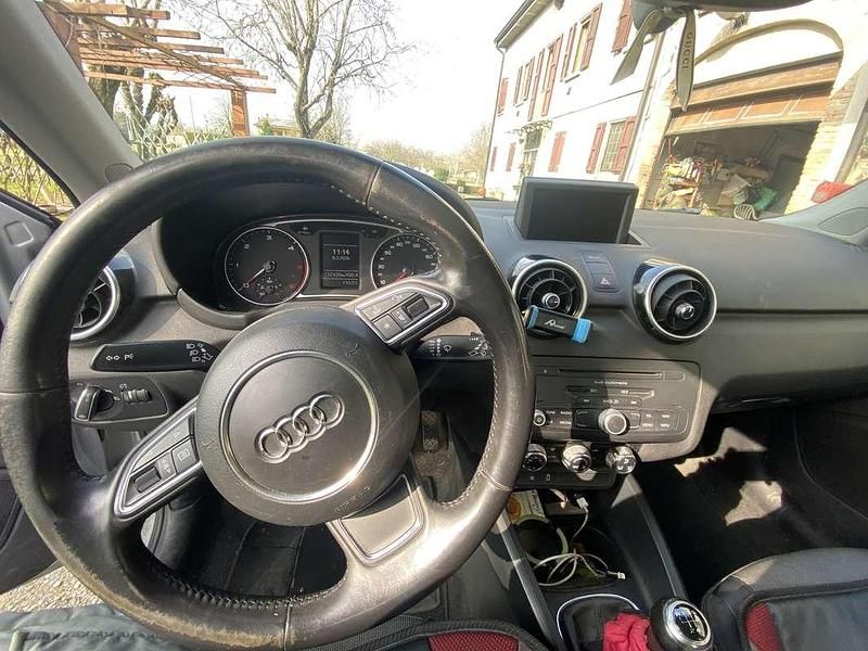 Usata Audi A1 Sportback Attraction 105 CV (77 kW) 2012 Grigio Utilitaria