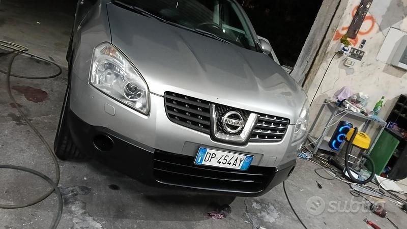 Grigio Usata 2008 Nissan Qashqai SUV | 4500 € (Cara) - Immagine 1/4