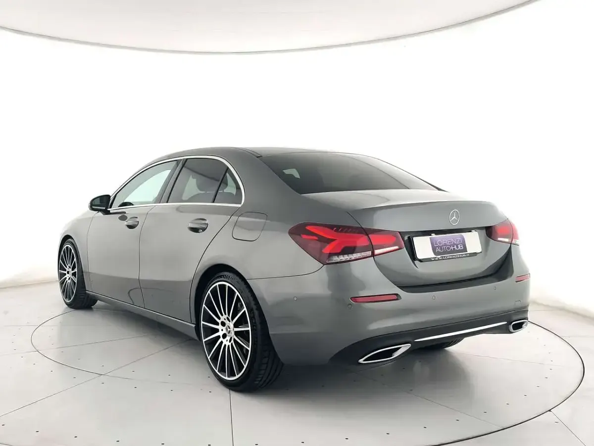 Usata Mercedes A200 163 CV (119 kW) 2019 Grigio scuro metallizzato Berlina