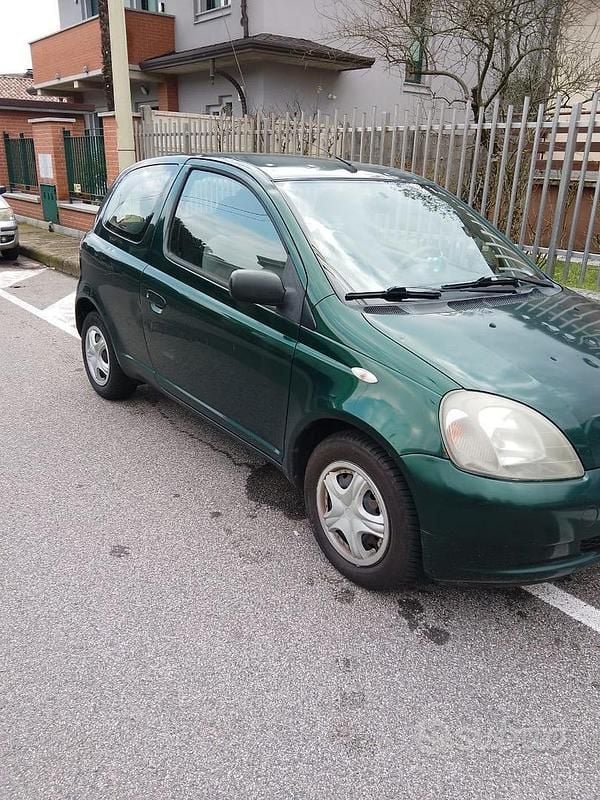 Usata Toyota Yaris 2000 Berlina