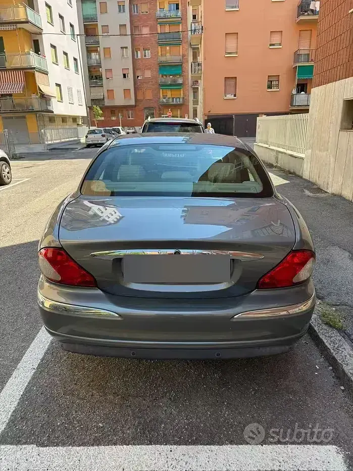 Usata Jaguar X-type 156 CV (114 kW) 2003 Grigio Berlina