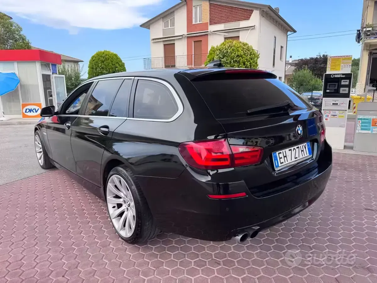 Usata BMW 530 245 CV (180 kW) 2012 Nero Station wagon