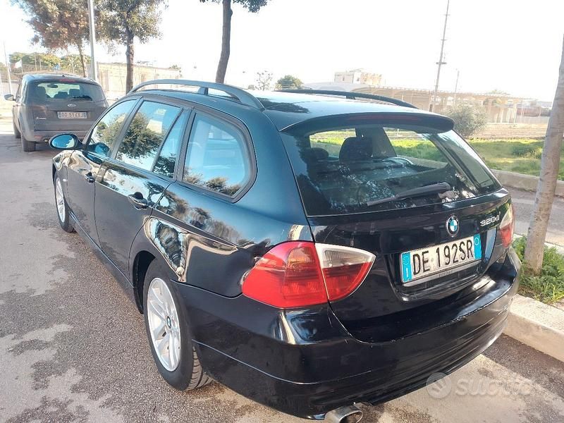 Nero Usata 2007 BMW 320 Station wagon | 1600 € (Super prezzo) - Immagine 1/4