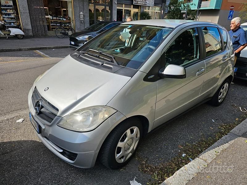 Usata Mercedes A160 75 CV (55 kW) 2010 Grigio Berlina