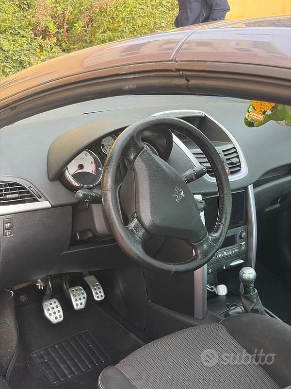 Usata Peugeot 207 CC 110 CV (80 kW) 2007 Grigio Cabrio