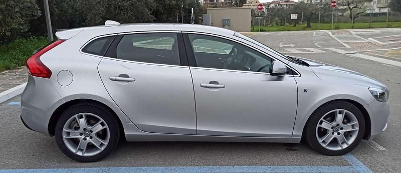 Usata Volvo V40 Ocean Race 120 CV (88 kW) 2016 Argento Berlina