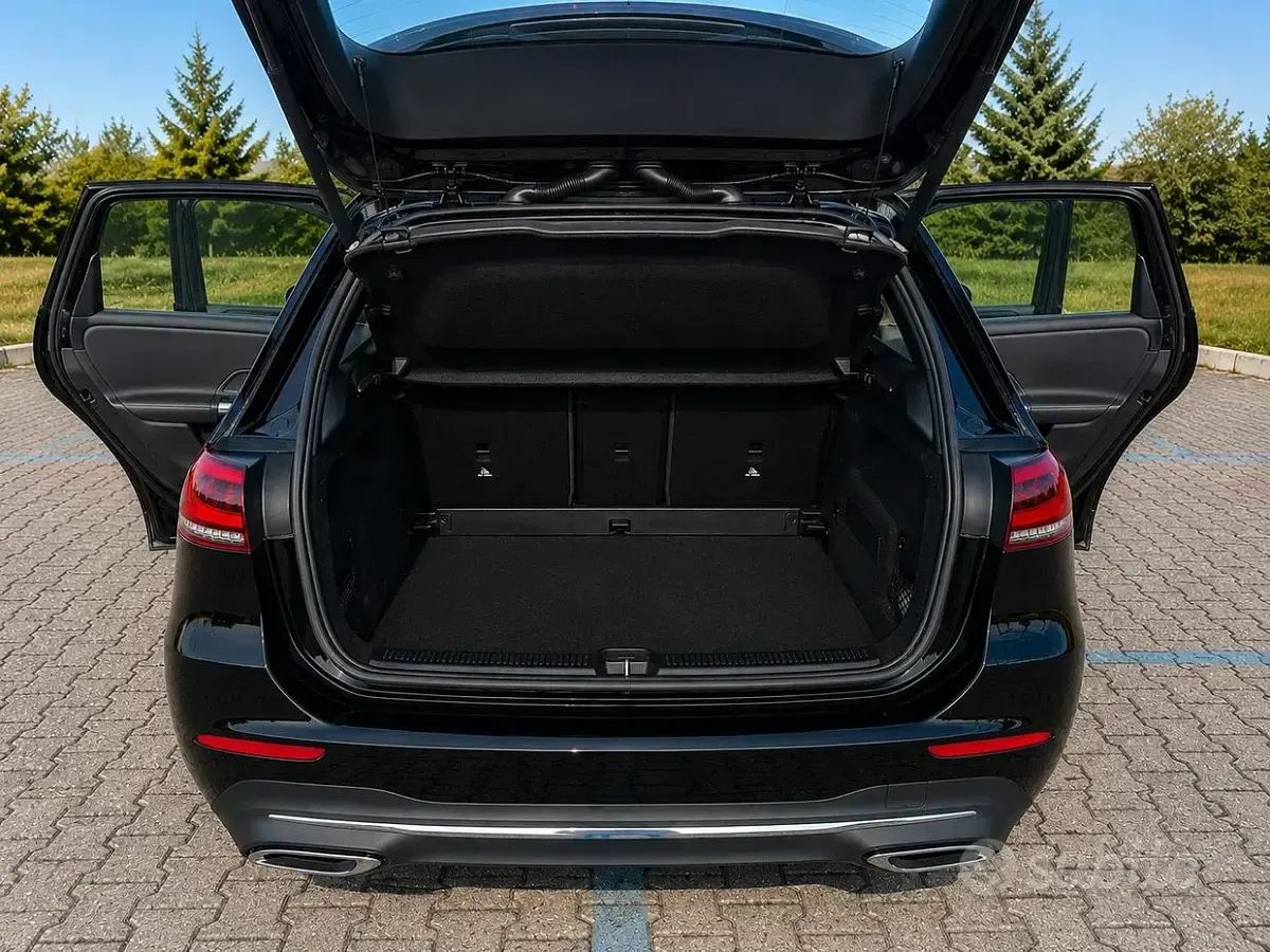 Usata Mercedes B180 116 CV (85 kW) 2020 Nero Utilitaria