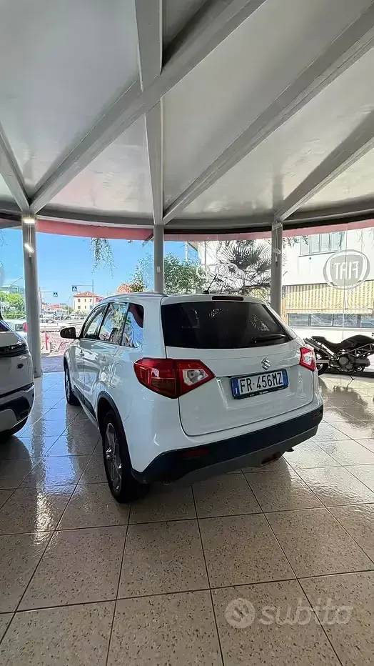 Usata Suzuki Vitara 120 CV (88 kW) 2018 Bianco SUV