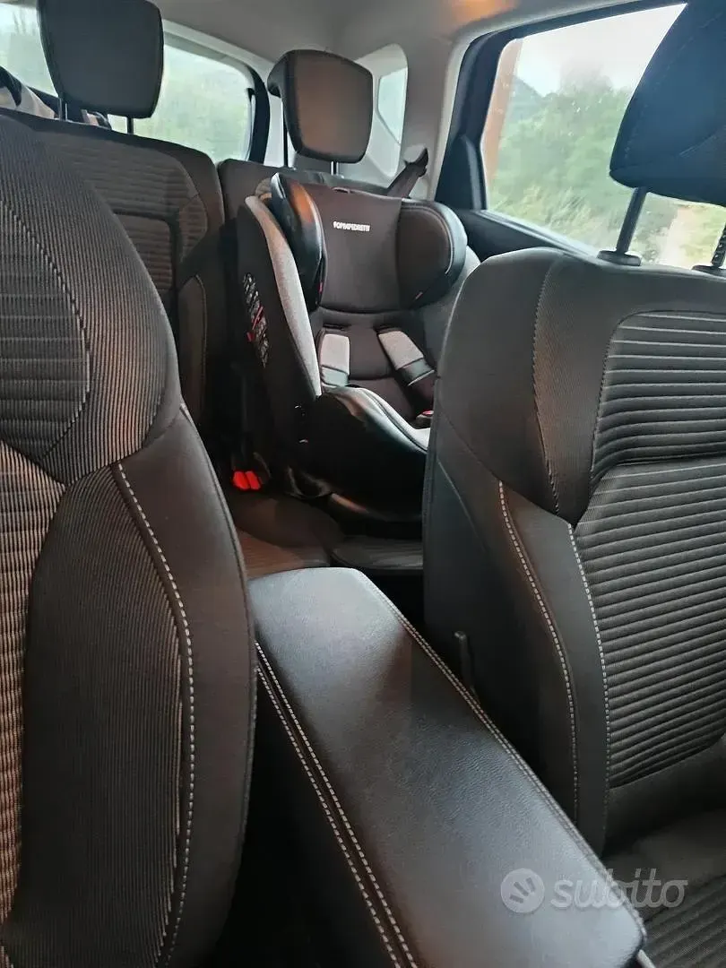 Usata Renault Scénic 120 CV (88 kW) 2019 Rosso Monovolume