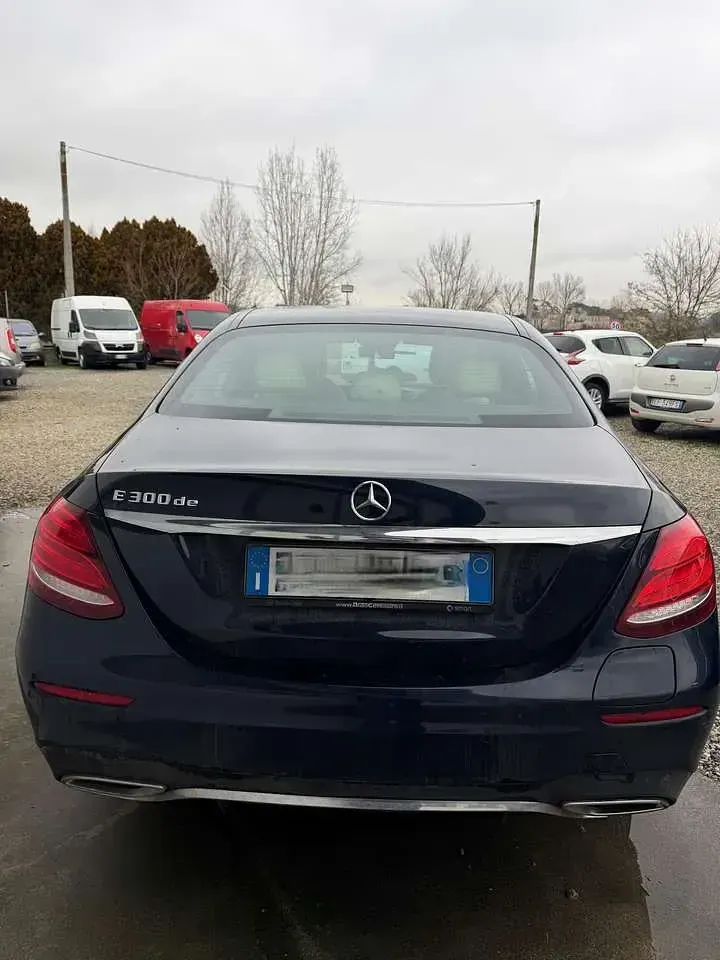 Usata Mercedes E220 Premium Plus 194 CV (142 kW) 2019 Blu/azzurro Station wagon