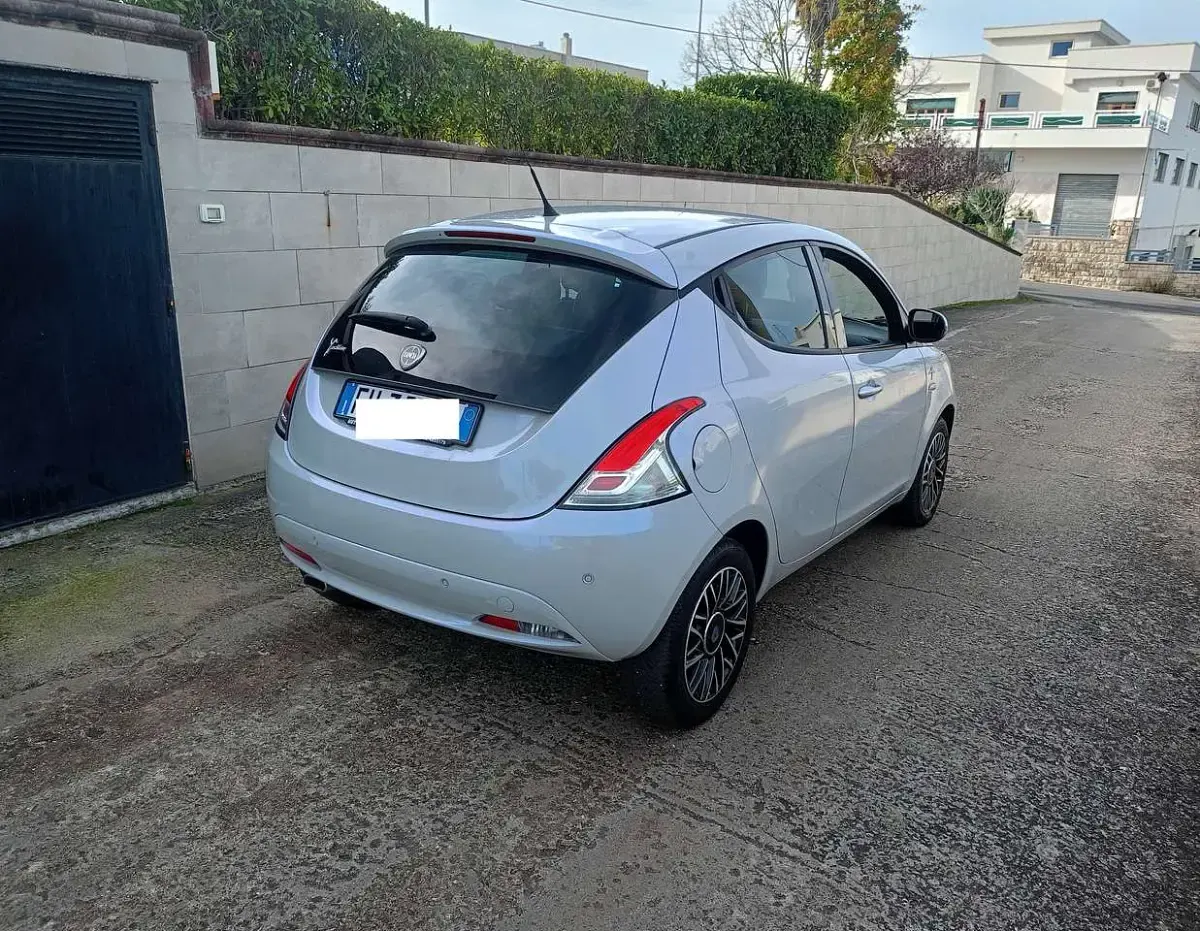 Usata Lancia Ypsilon S 95 CV (69 kW) 2017 Argento Utilitaria