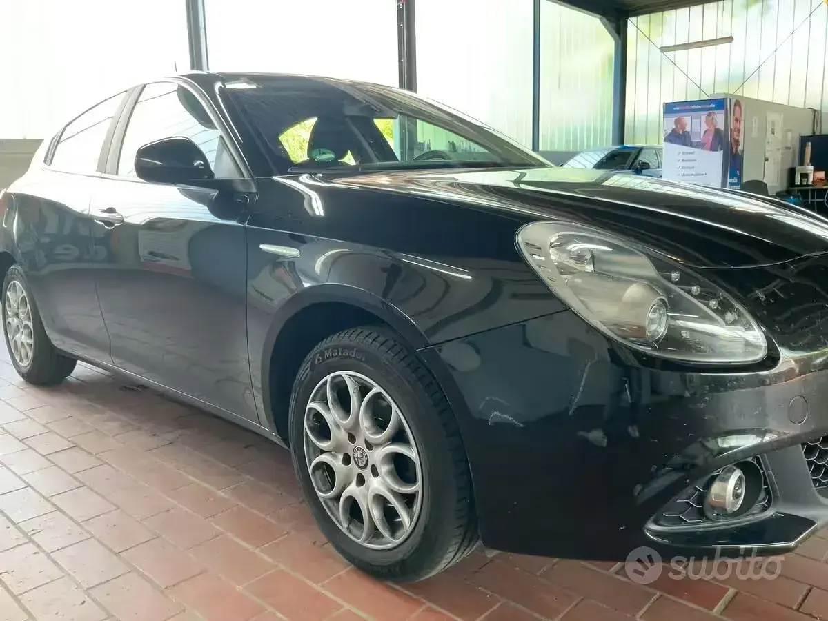 Usata Alfa Romeo Giulietta Super 120 CV (88 kW) 2019 Nero Utilitaria