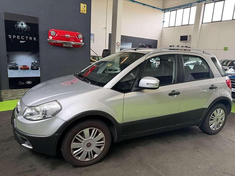 Argento Usata 2012 Fiat Sedici Dynamic SUV | 5750 € (Buon prezzo) - Immagine 1/4