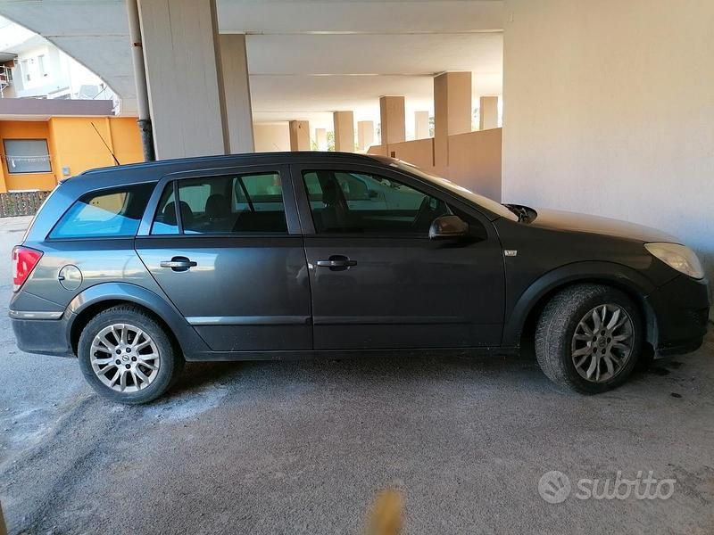 Usata Opel Astra 60 CV (44 kW) 2009 Grigio Station wagon