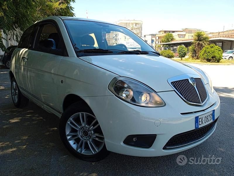 Usata Lancia Ypsilon 69 CV (50 kW) 2011 Bianco Utilitaria