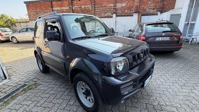Usata Suzuki Jimny 84 CV (61 kW) 2010 Nero SUV