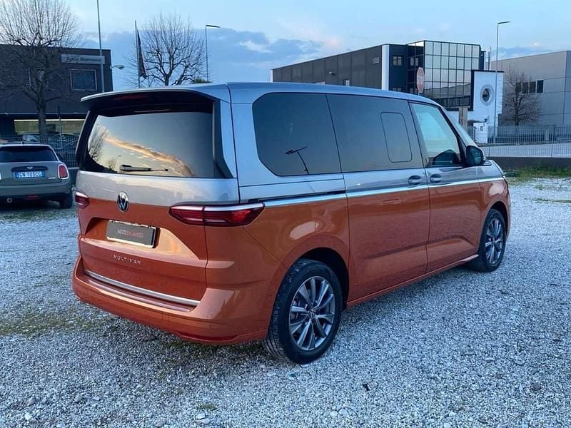 Nuova VW Multivan Style 150 CV (110 kW) 2026 Arancione Furgone