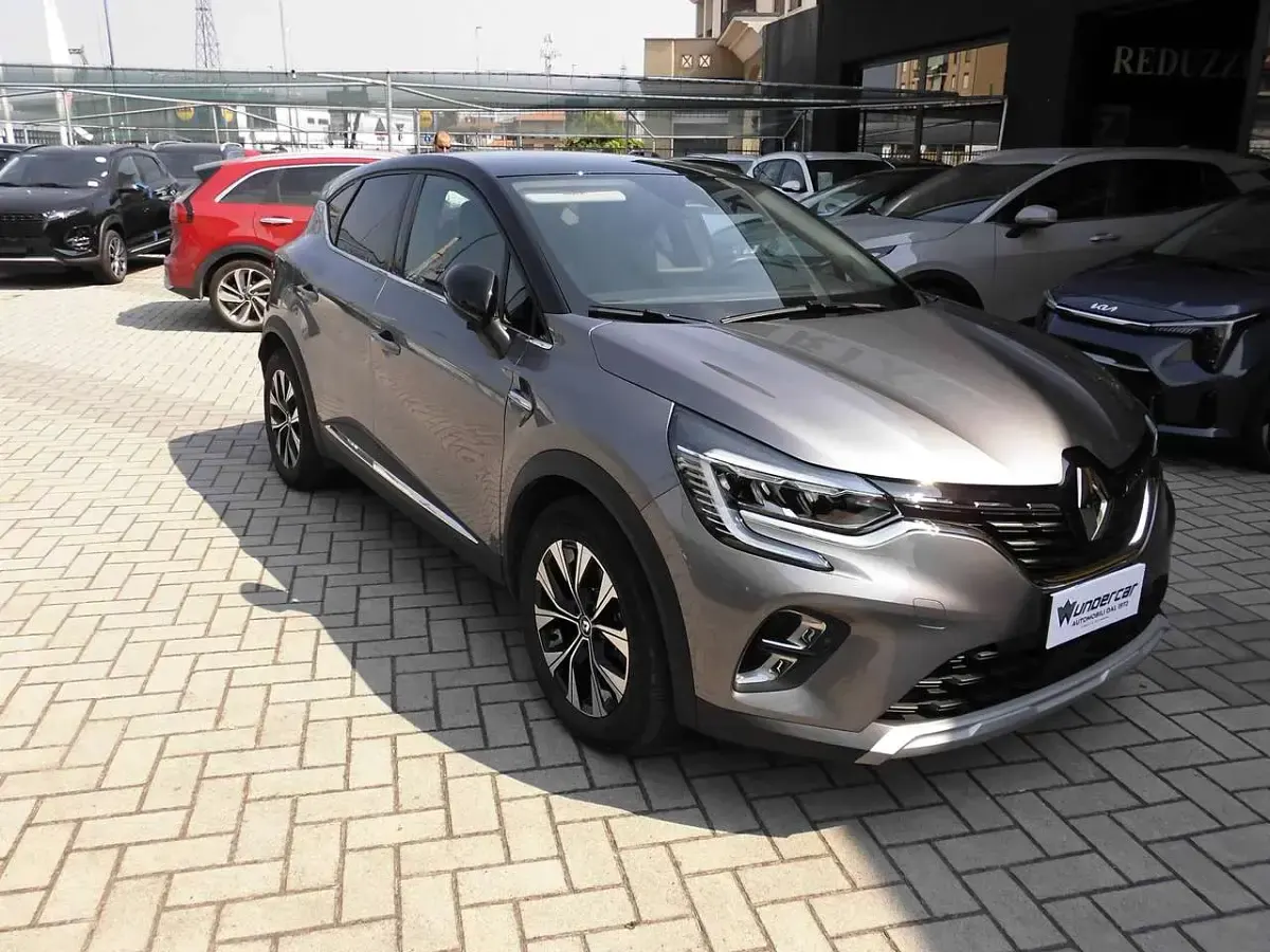 Usata Renault Captur Techno 94 CV (69 kW) 2024 Grigio SUV