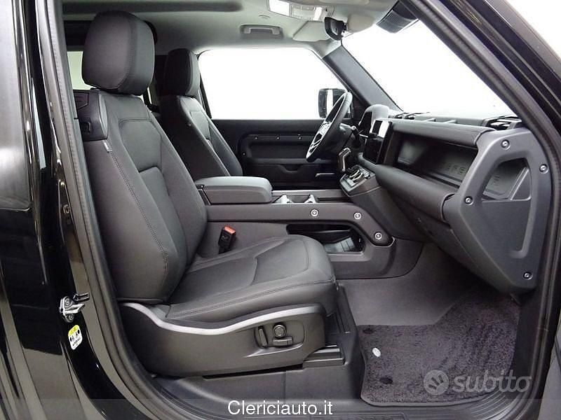 Usata Land Rover Defender SE Dynamic 200 CV (147 kW) 2025 Nero SUV