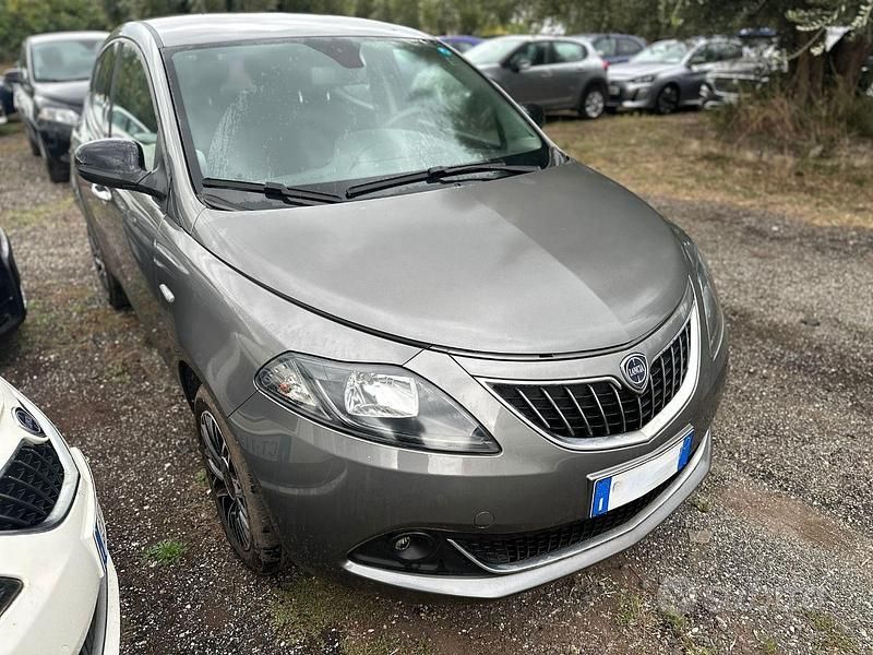 Usata Lancia Ypsilon S 70 CV (51 kW) 2024 Grigio Utilitaria