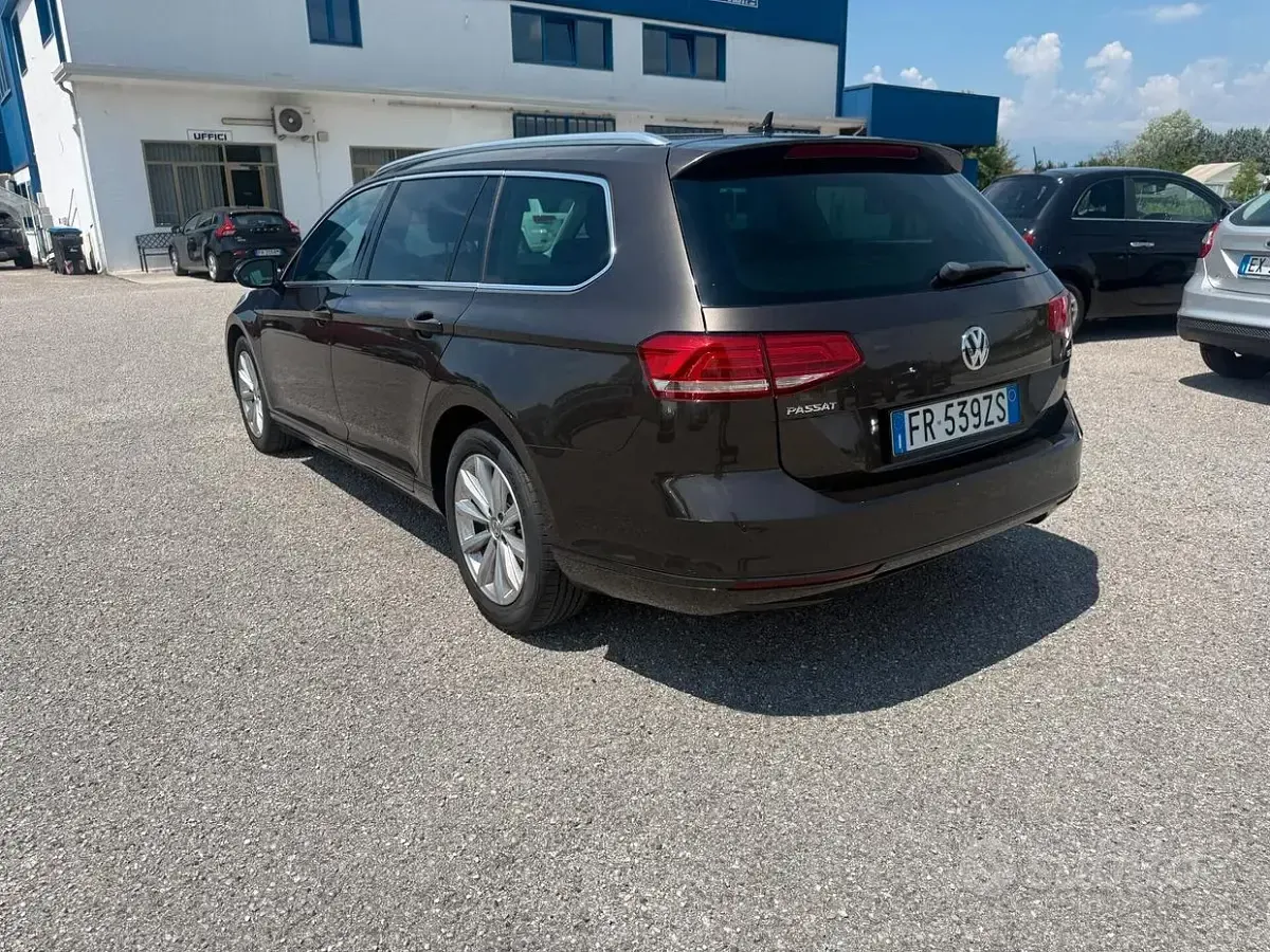 Usata VW Passat 120 CV (88 kW) 2018 Marrone Station wagon