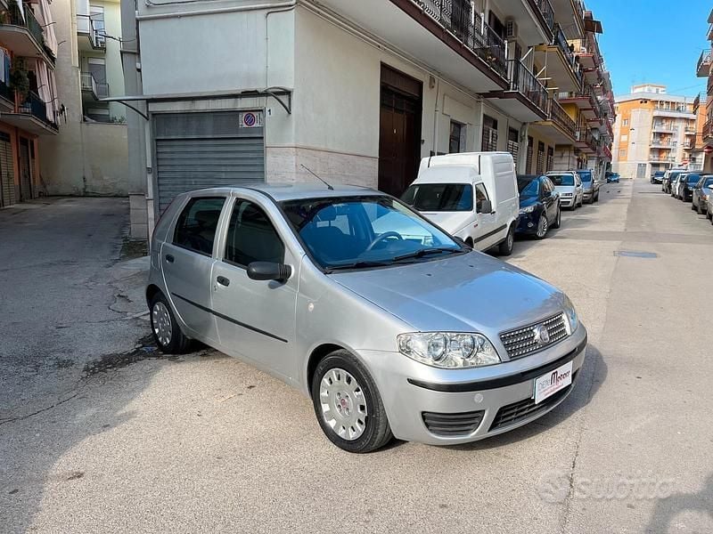 Usata Fiat Punto Classica 69 CV (50 kW) 2009 Grigio Utilitaria