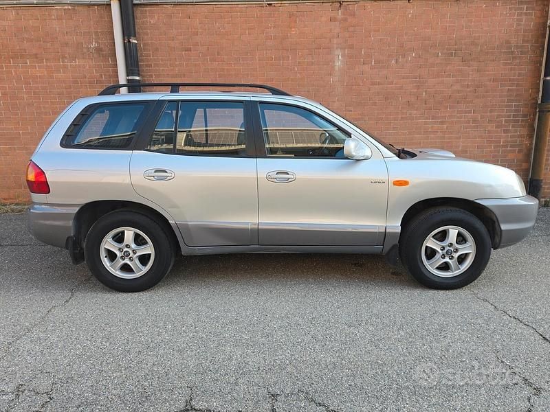 Usata Hyundai Santa Fe GLS 113 CV (83 kW) 2002 Grigio SUV