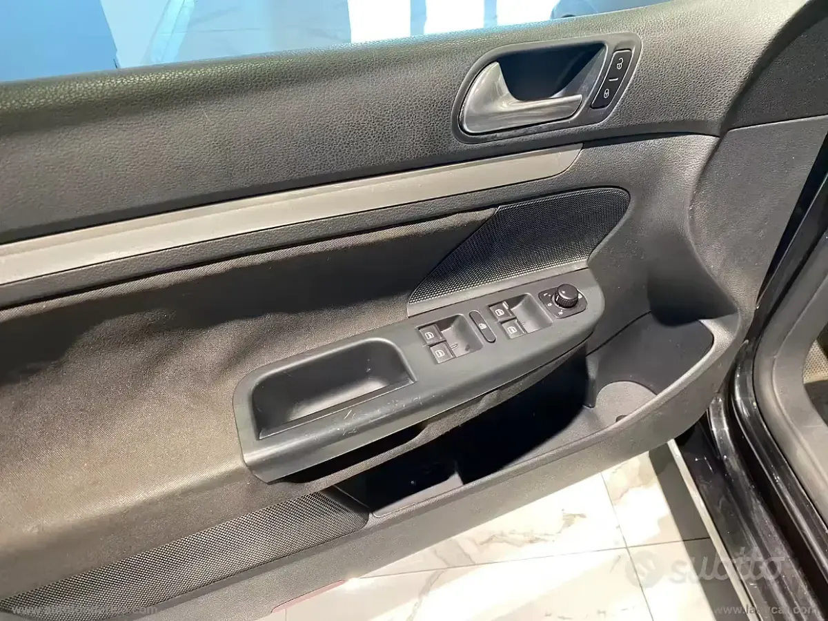 Usata VW Golf VI Comfortline 105 CV (77 kW) 2008 Nero Utilitaria