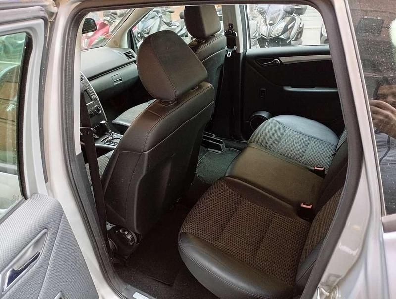 Usata Mercedes A180 Avantgarde 109 CV (80 kW) 2011 Berlina