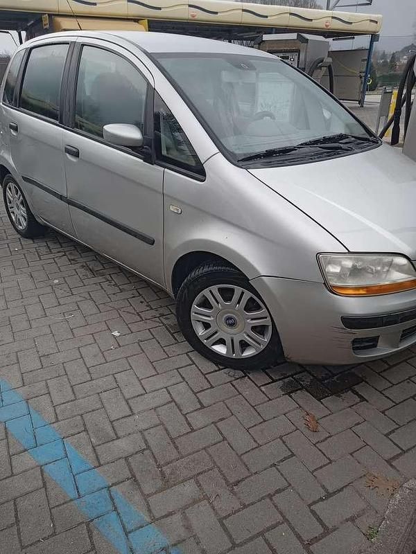 Usata Fiat Idea Emotion 95 CV (69 kW) 2004 Argento Monovolume