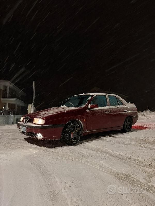 Usata Alfa Romeo 155 128 CV (94 kW) 1995 Rosso Berlina