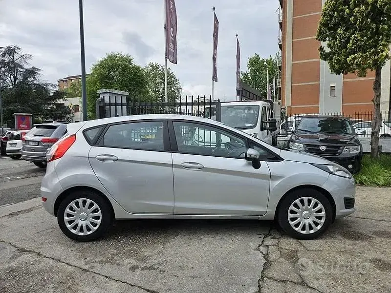 Usata Ford Fiesta Business Edition 60 CV (44 kW) 2016 Grigio Utilitaria