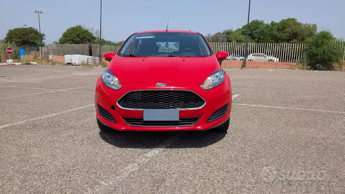 Usata Ford Fiesta 75 CV (55 kW) 2017 Rosso Utilitaria
