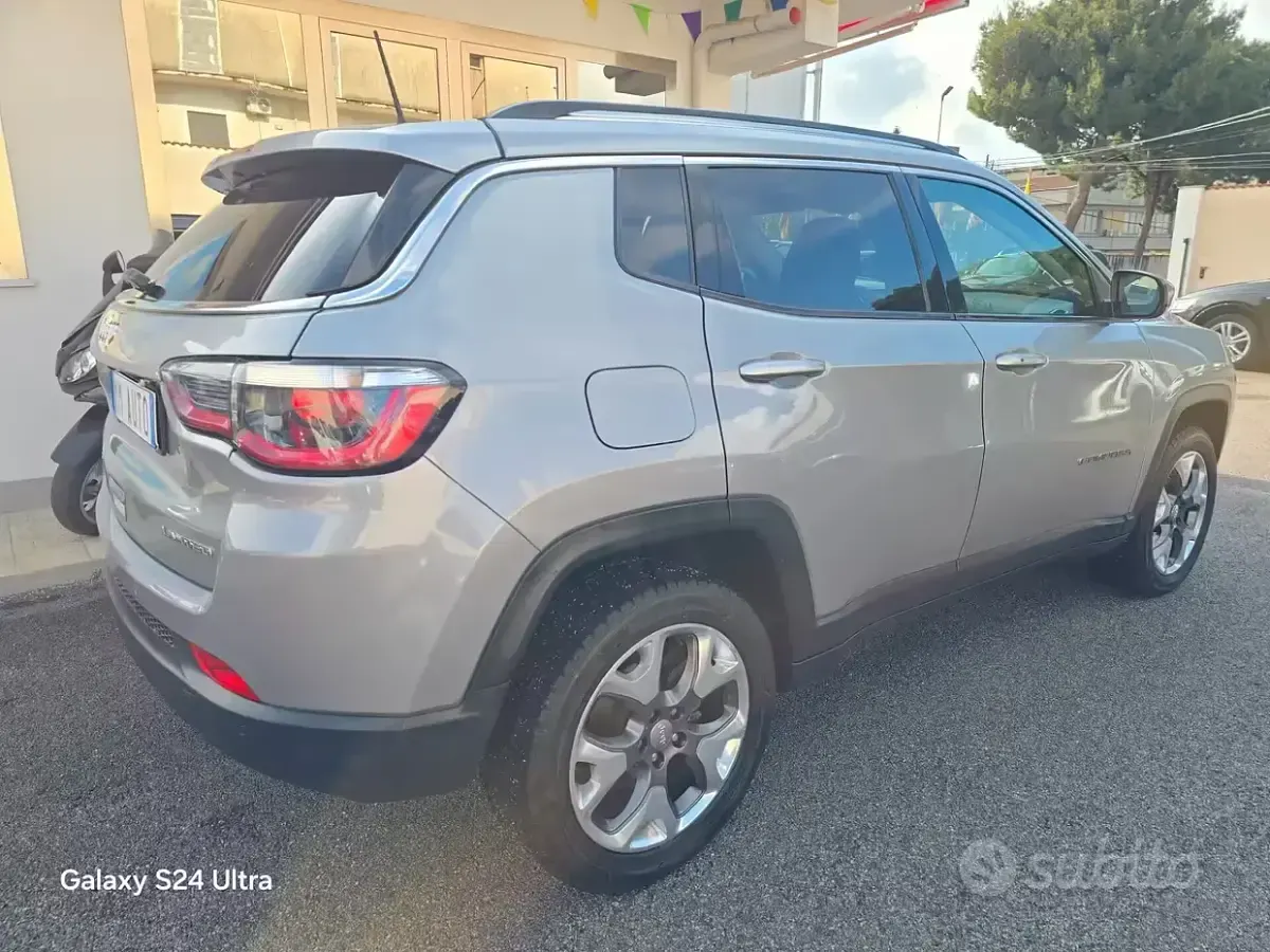 Käytetty Jeep Compass Limited 170 HP (125 kW) 2021 Harmaa Katumaasturi